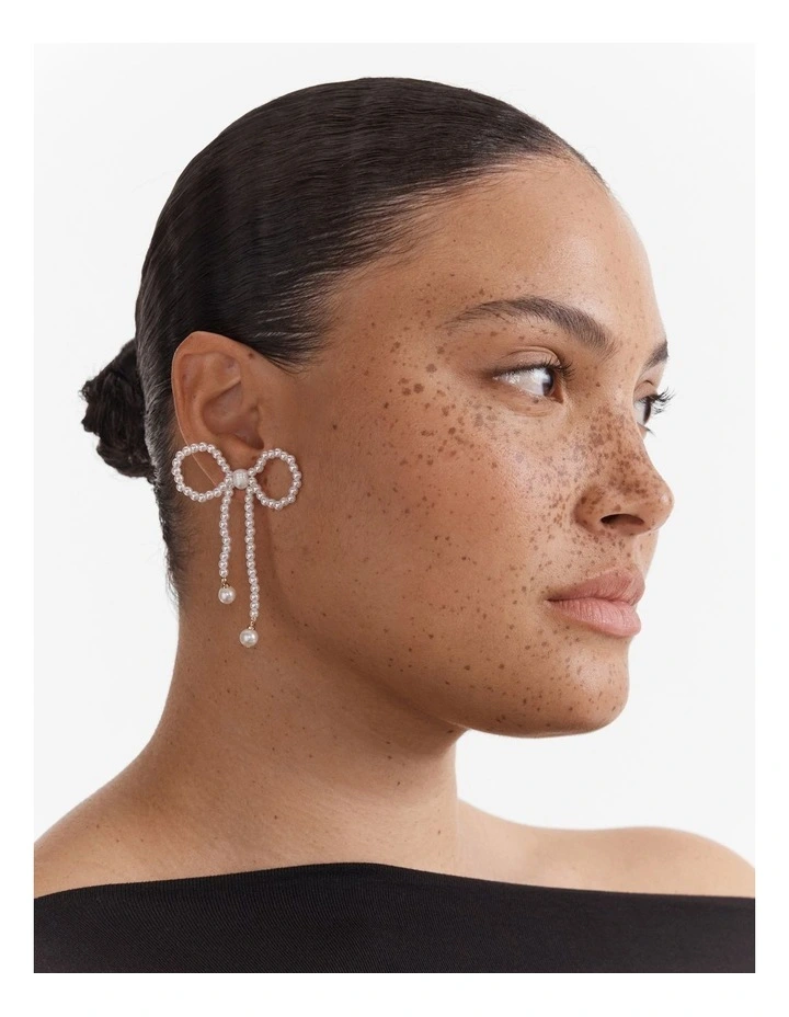 Glimmer Bow Earrings in Pearl image 4