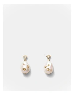 Desire Pearl Earrings in Pearl