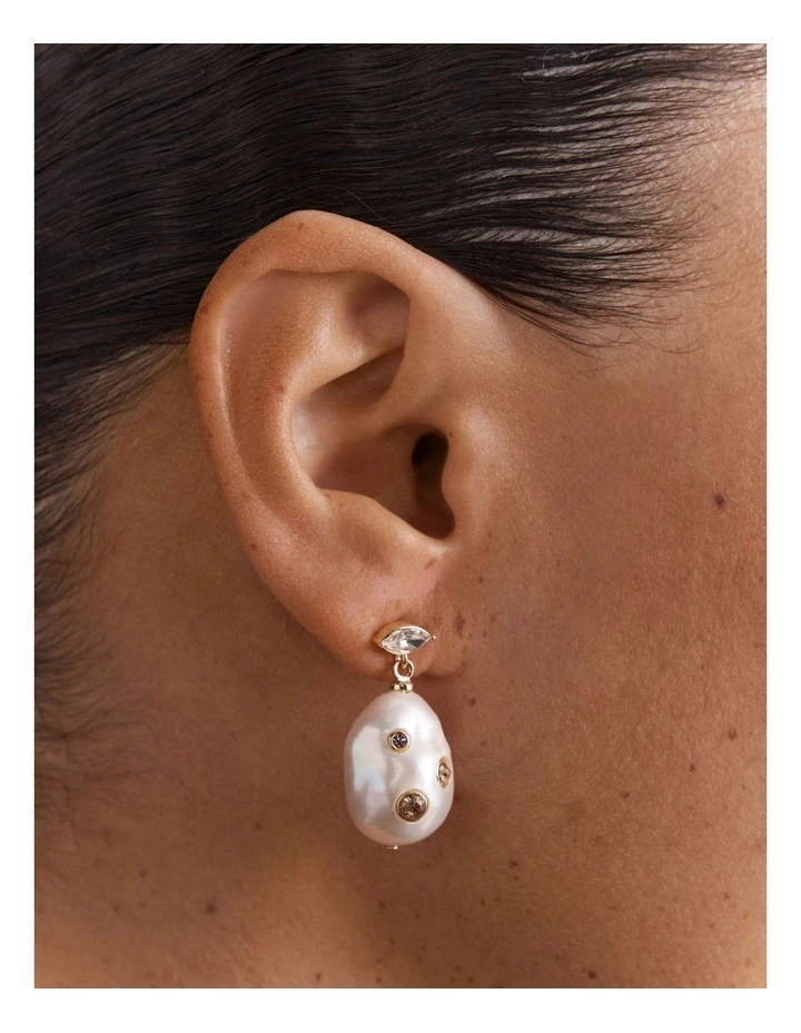 Desire Pearl Earrings in Pearl image 2