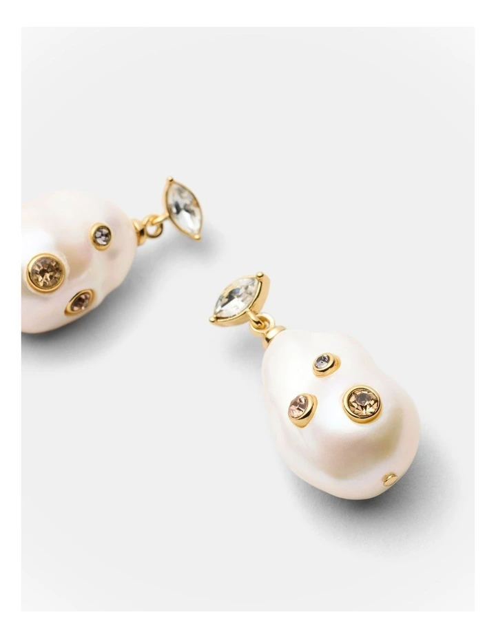 Desire Pearl Earrings in Pearl image 3