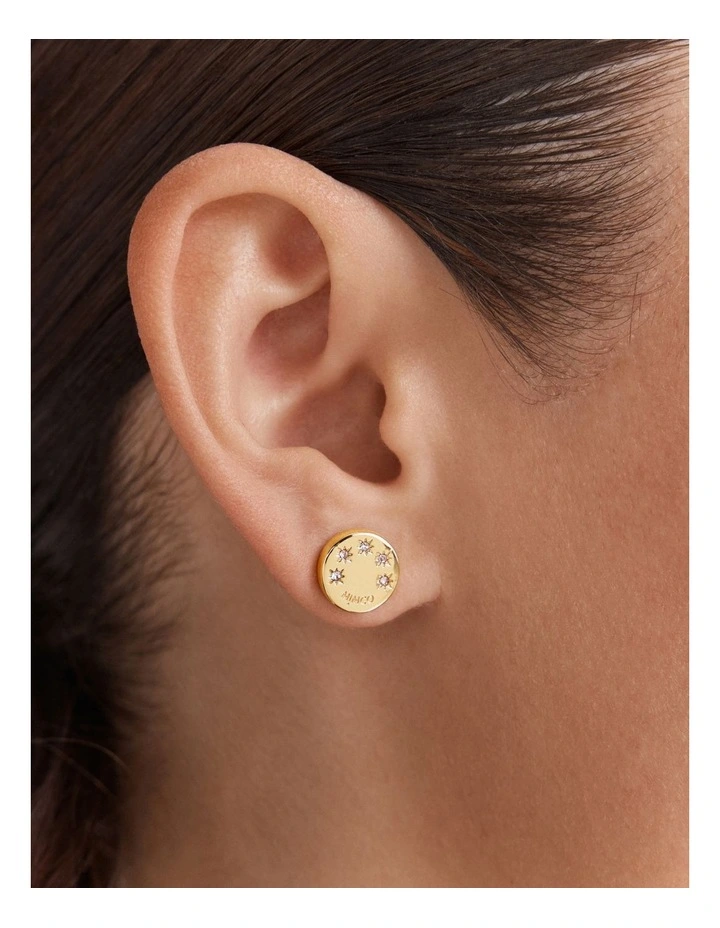 Alluring Stud Earrings in Gold image 2