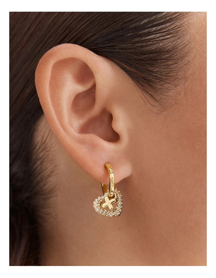 Encanto Heart Hoop Earrings in Gold image 4
