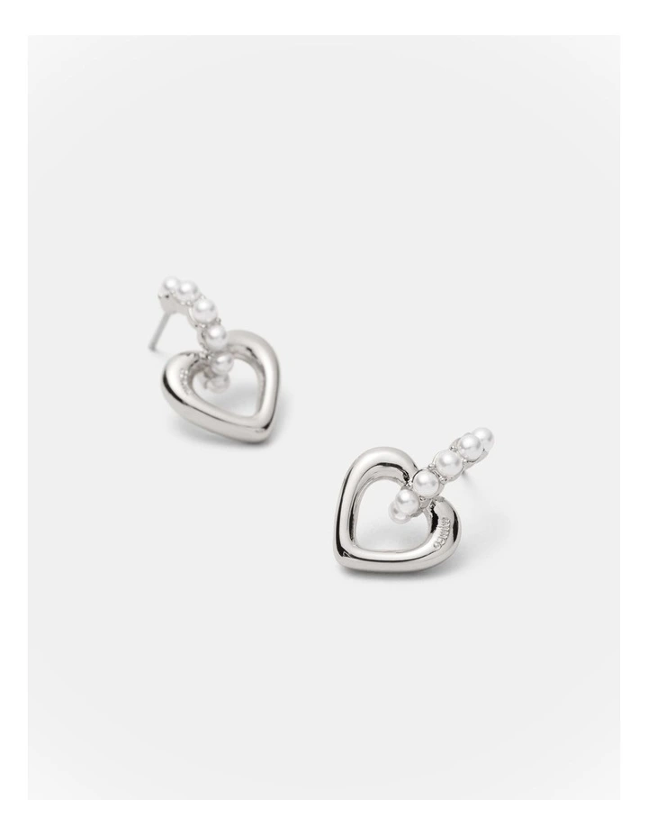 Lovely Stud Earrings in Silver image 3