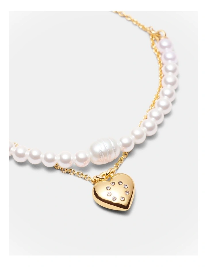 Lovely Toggle Bracelet in Gold image 3