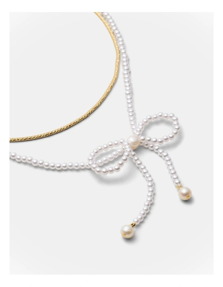 Glimmer Bow Necklace in Pearl image 3