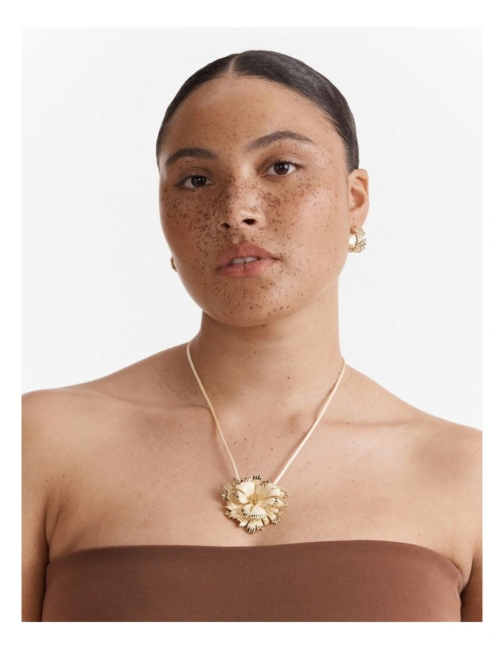 Eternal Beauty Necklace in Buttermilk image 5