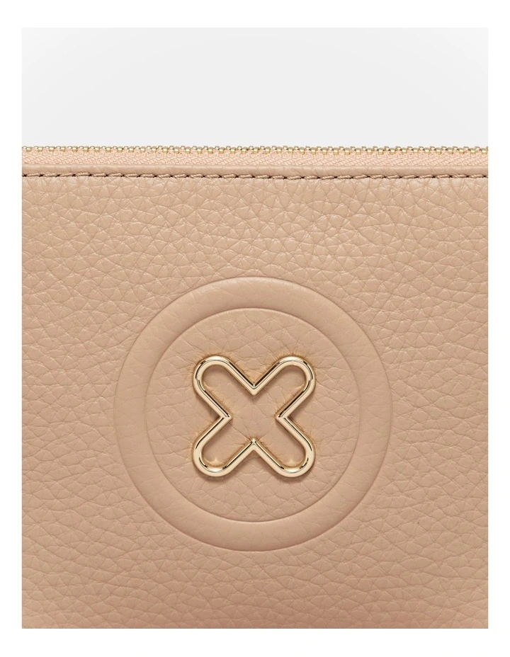 Bay Medium Pouch in Almond image 3