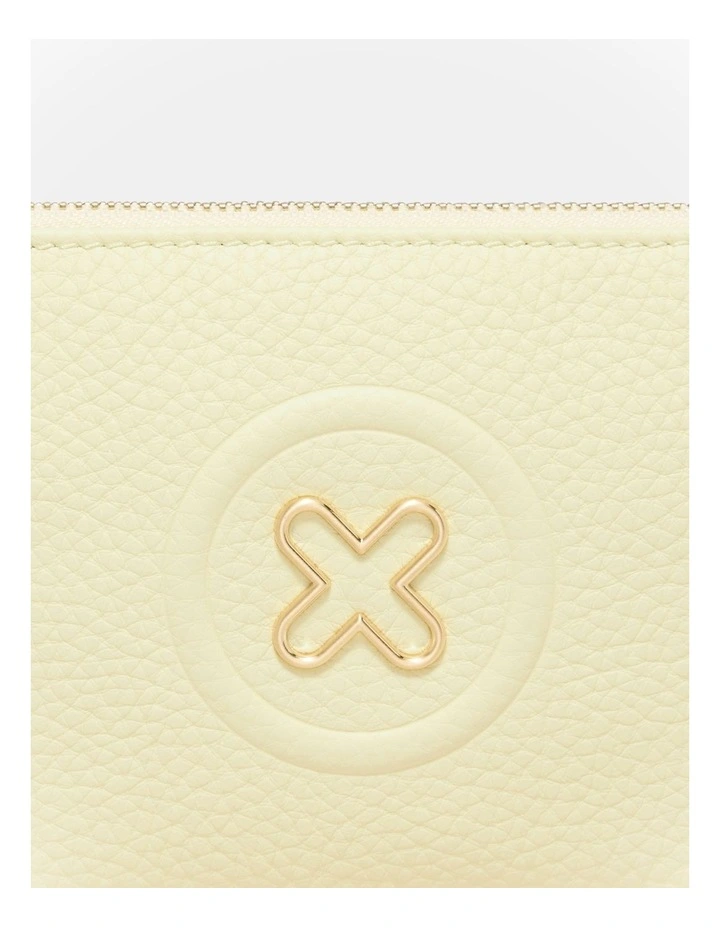 Bay Medium Pouch in Buttermilk image 3