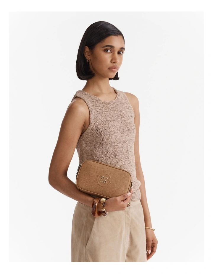 Bay Camera Pouch in Caramel image 2