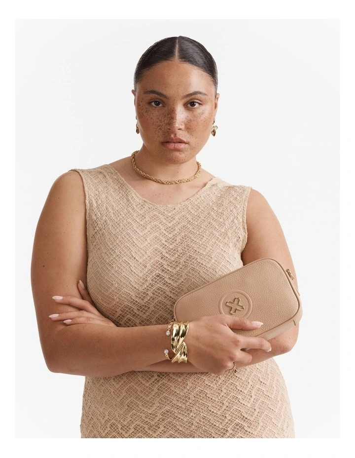 Bay Camera Pouch in Almond image 2