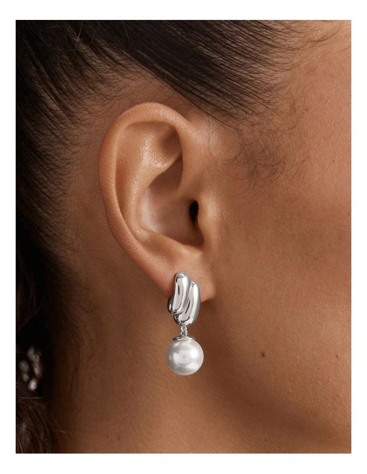 Classique Pearl Drop Earrings in Silver image 2