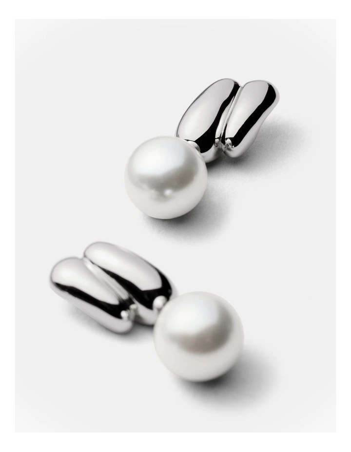 Classique Pearl Drop Earrings in Silver image 3