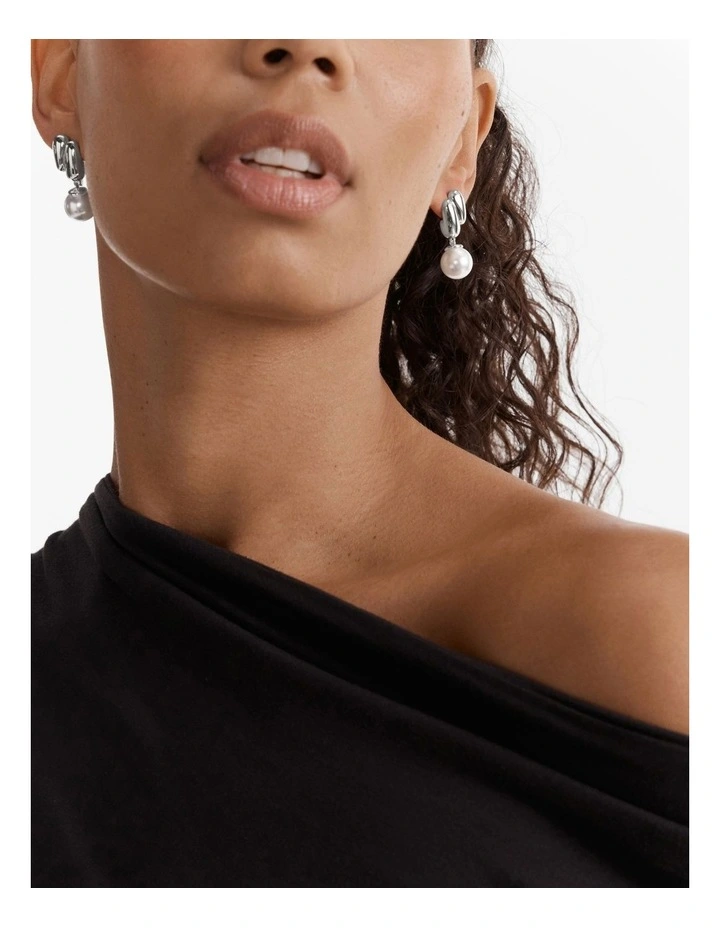 Classique Pearl Drop Earrings in Silver image 4