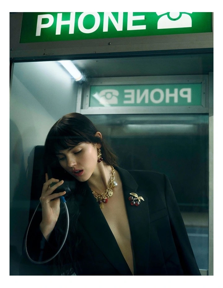 Noir Cherry Brooch in Bordeaux image 2