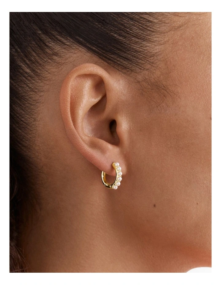 En Pointe Hoop Earrings in Buttermilk image 5