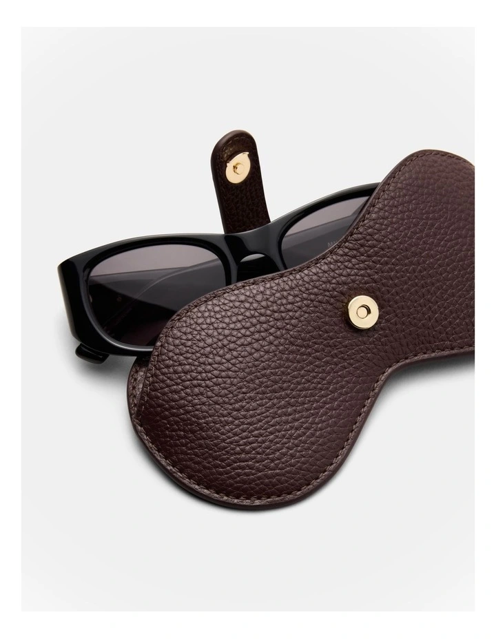 Classico Sunglasses Case in Brandy image 3