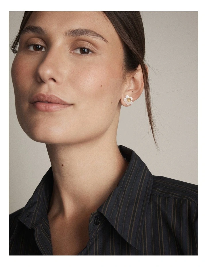Resin Flower Stud Earrings in Pearl image 4