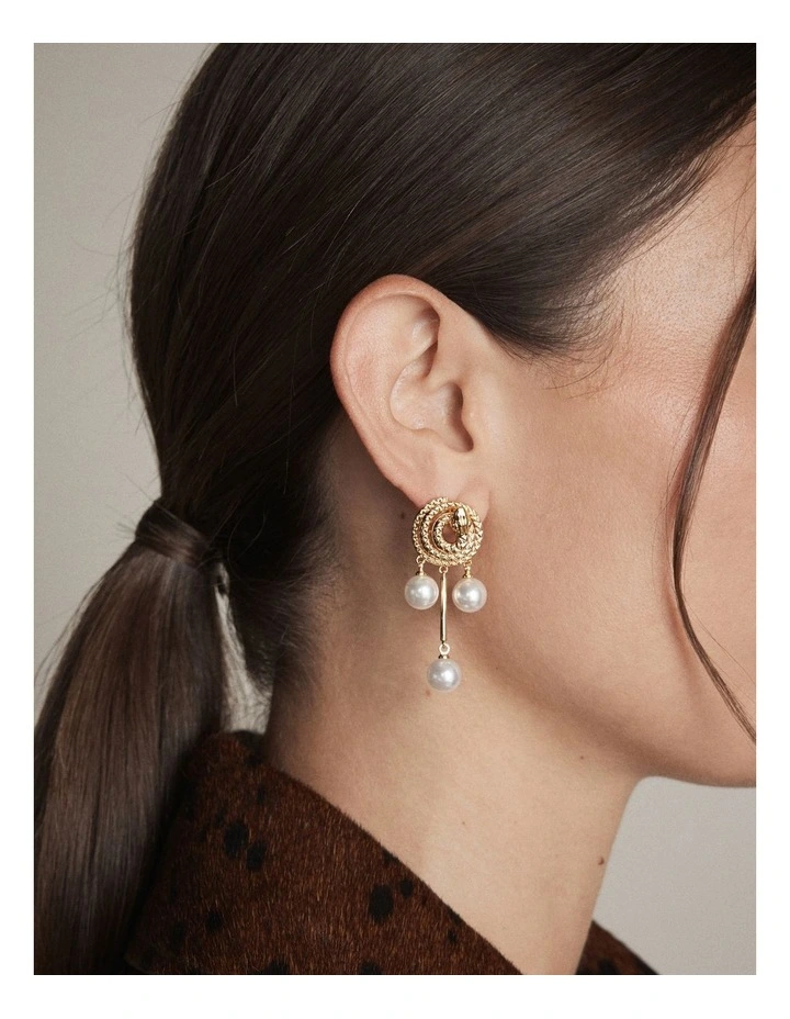 Serpentina Pearl Earrings in Pearl image 2