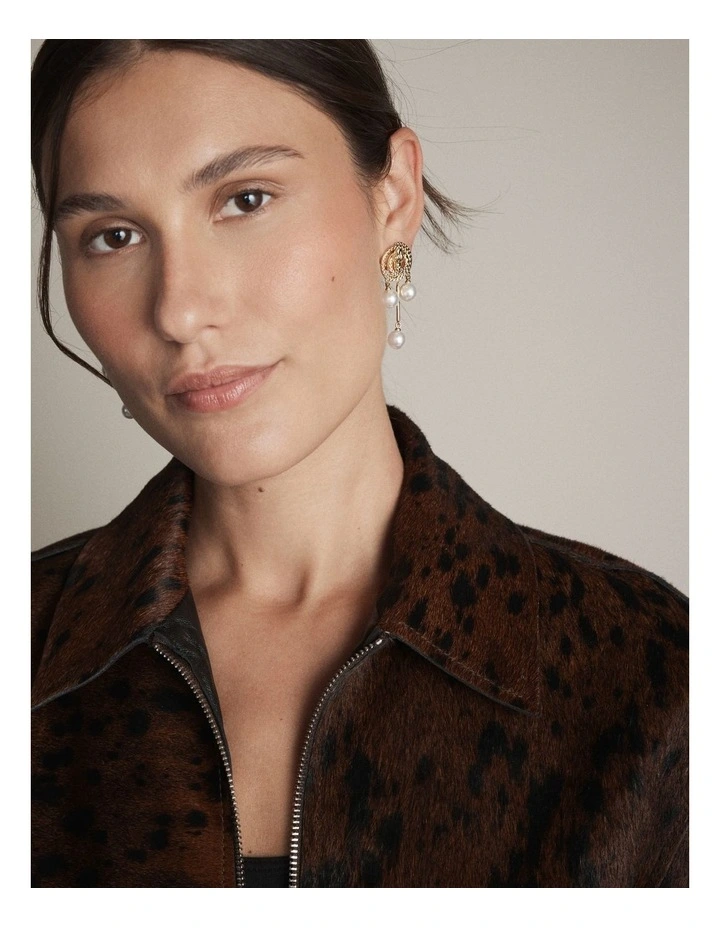 Serpentina Pearl Earrings in Pearl image 4