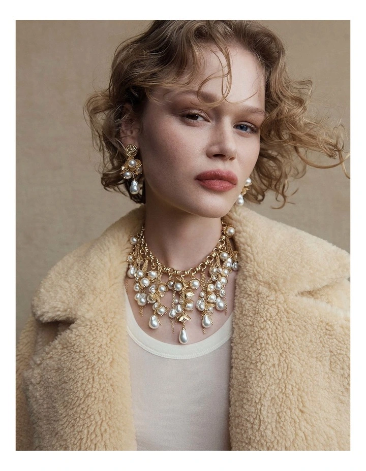 Florin Earrings in Gold image 2