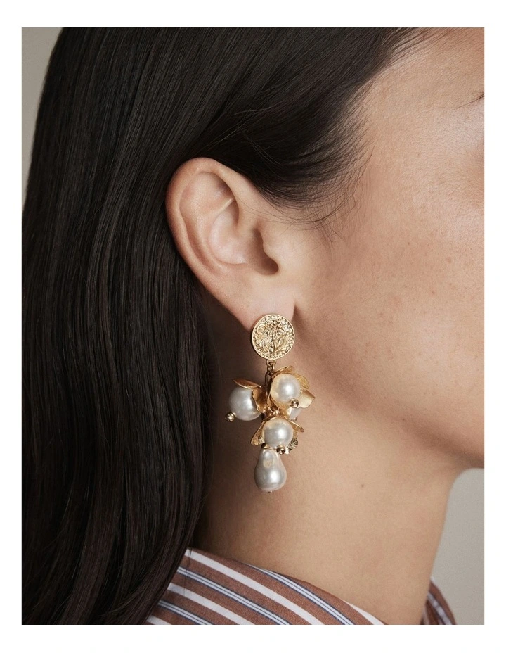 Florin Earrings in Gold image 4