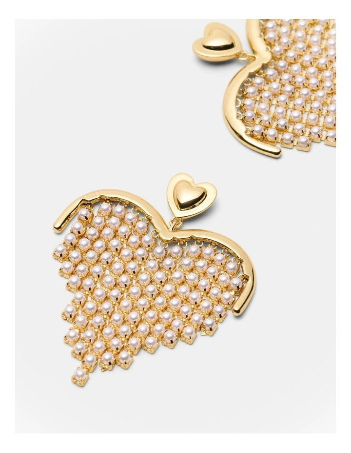 Enticing Heart Earrings in Pearl image 3