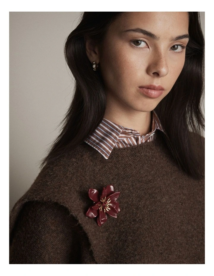 Vienne Brooch in Bordeaux image 2