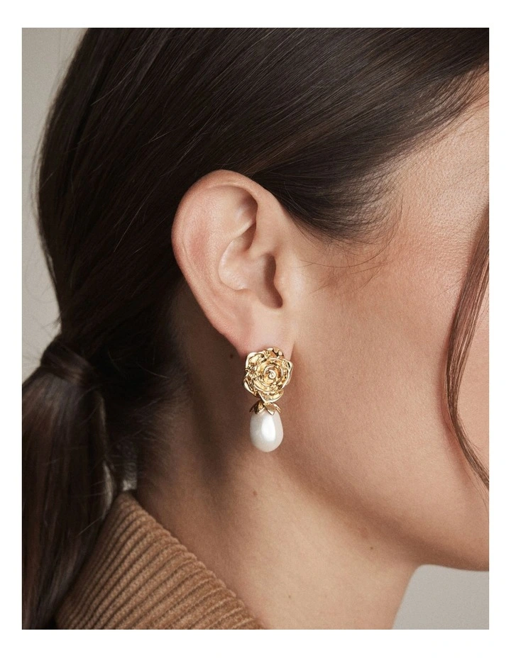 Rosetta Earrings in Gold image 2
