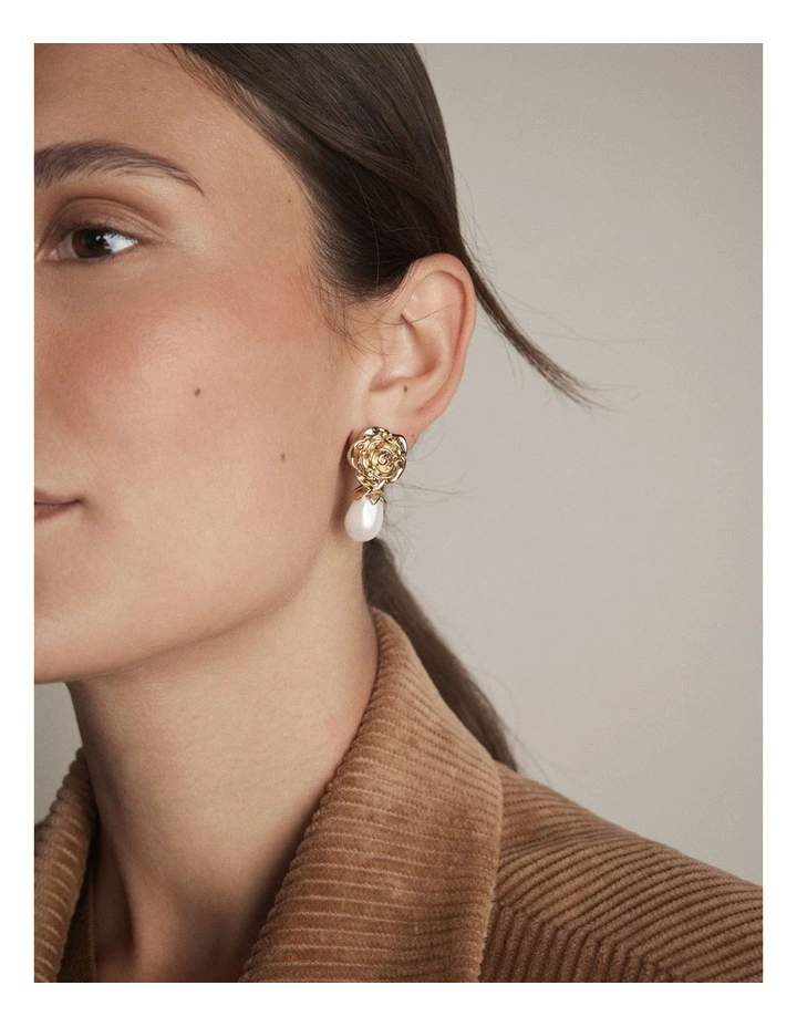 Rosetta Earrings in Gold image 4