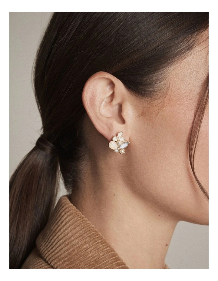 De Fleurs Stud Earrings in Pearl image 2