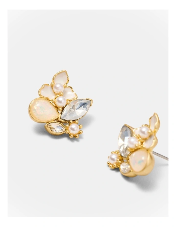 De Fleurs Stud Earrings in Pearl image 3
