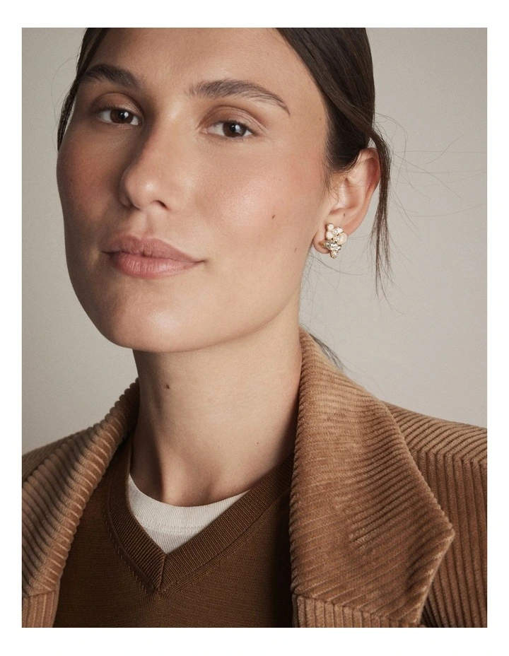 De Fleurs Stud Earrings in Pearl image 4
