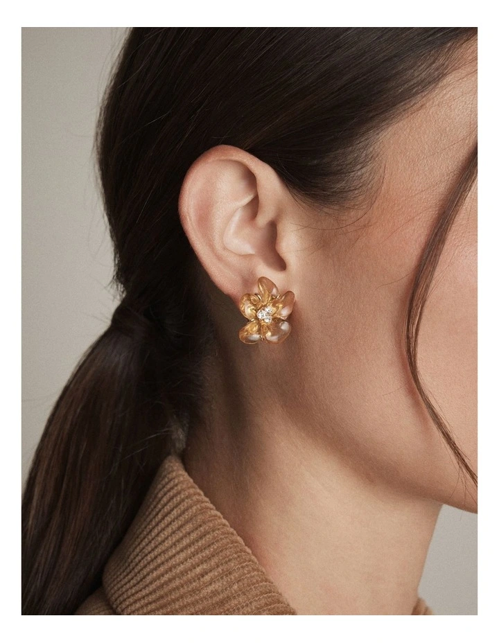 Flurea Stud Earrings in Gold image 2