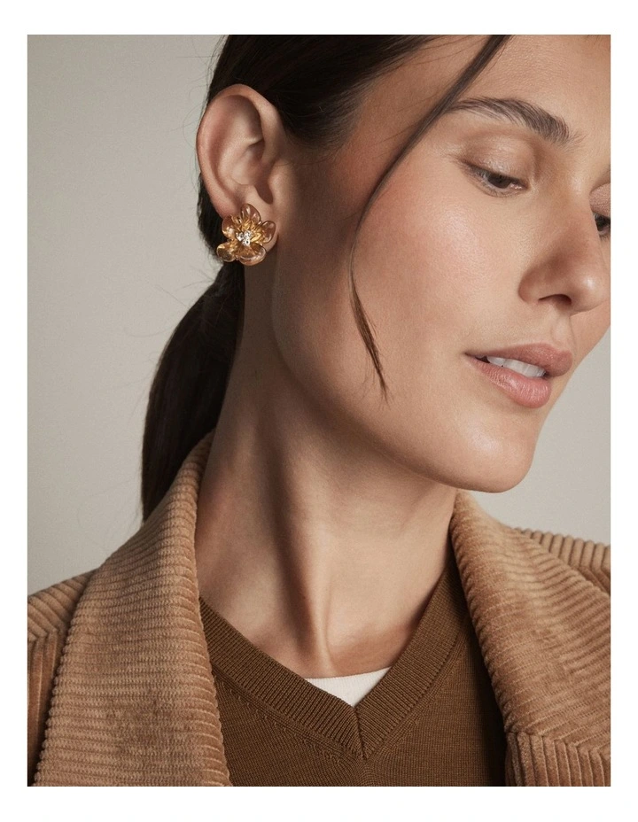 Flurea Stud Earrings in Gold image 4