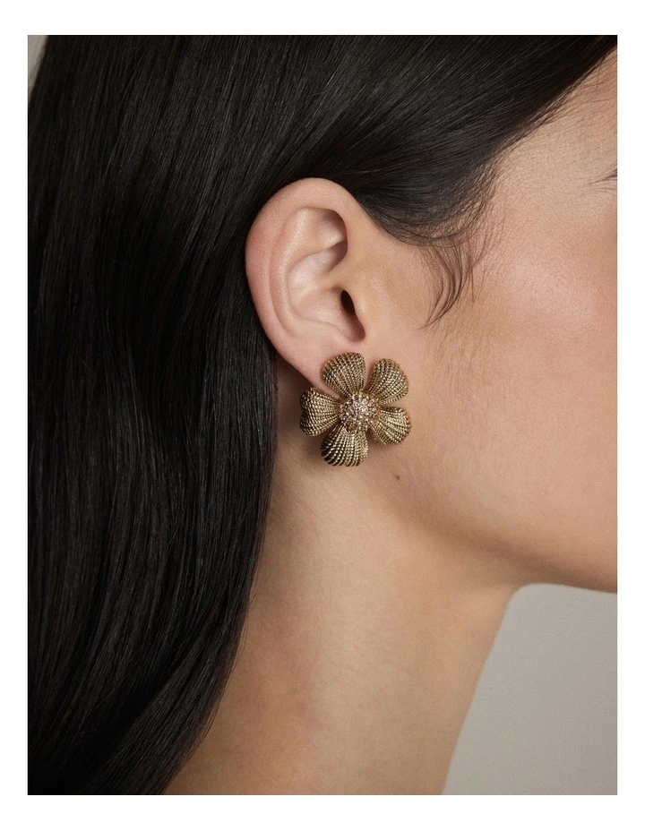 Daisy Dream Stud Earrings in Gold image 2
