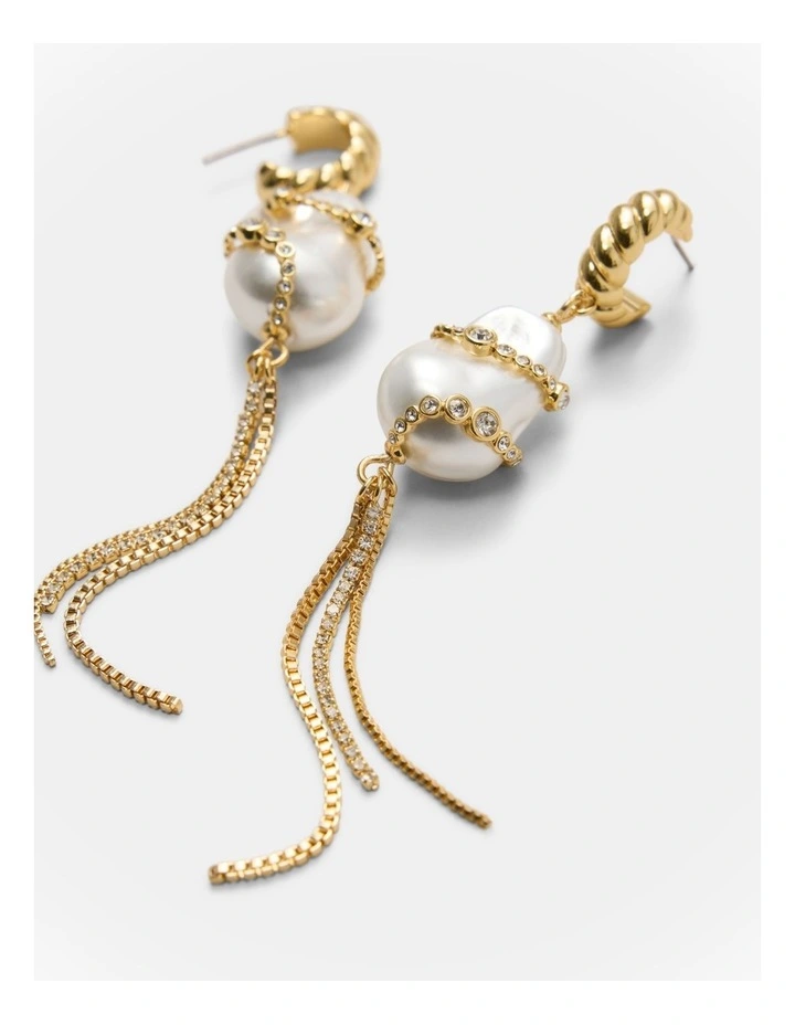 Enlace Earrings in Gold image 3
