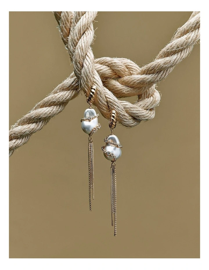 Enlace Earrings in Gold image 4