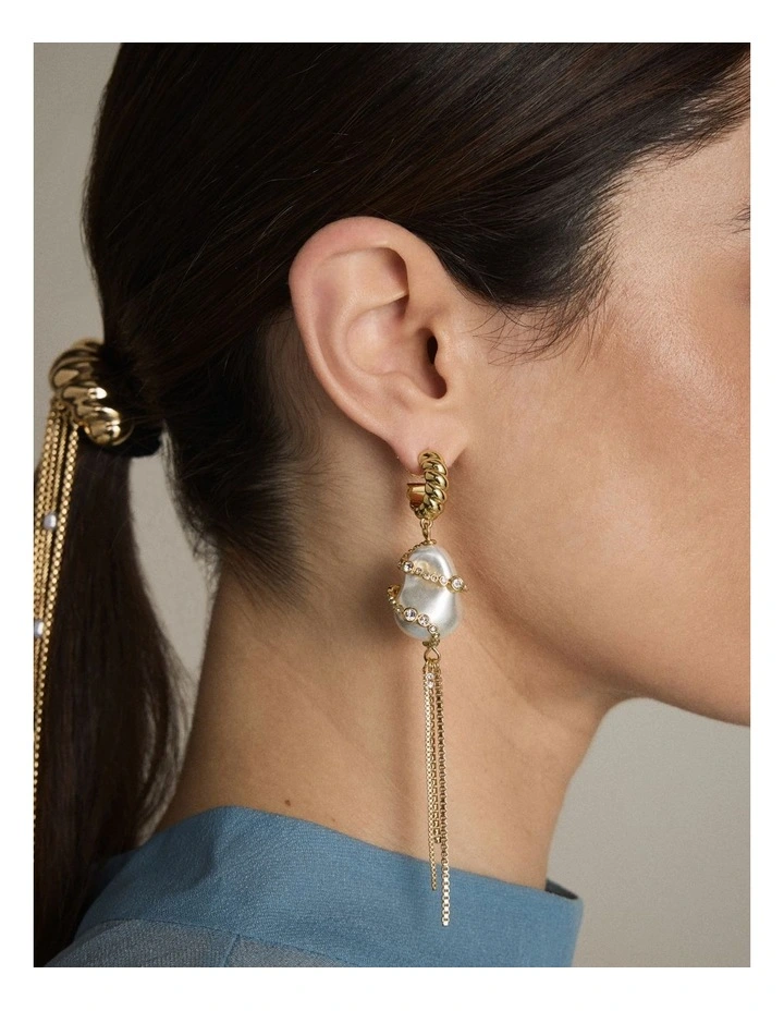 Enlace Earrings in Gold image 5