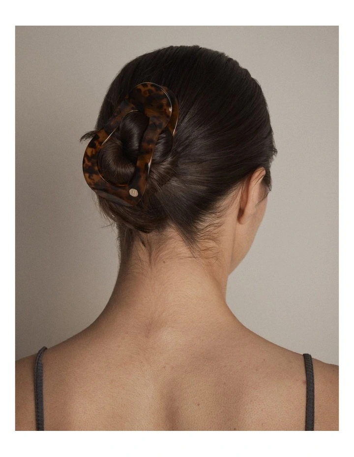 Marlow Flat Claw Clip Hair  in Tort image 2