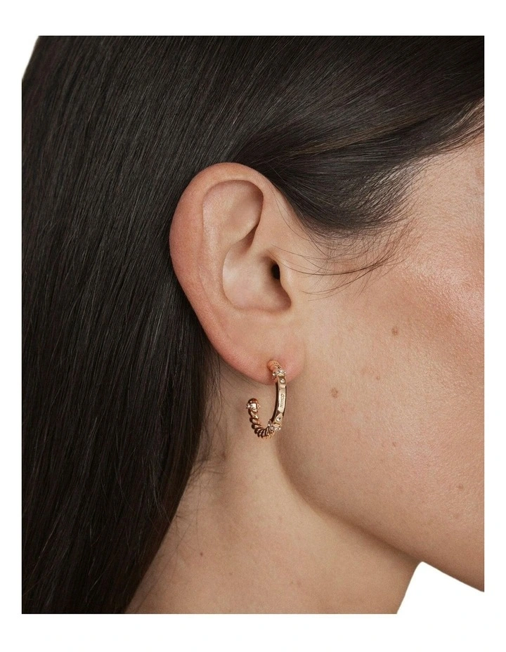 Hali Hoop Earrings Ear in Rose Gold image 4