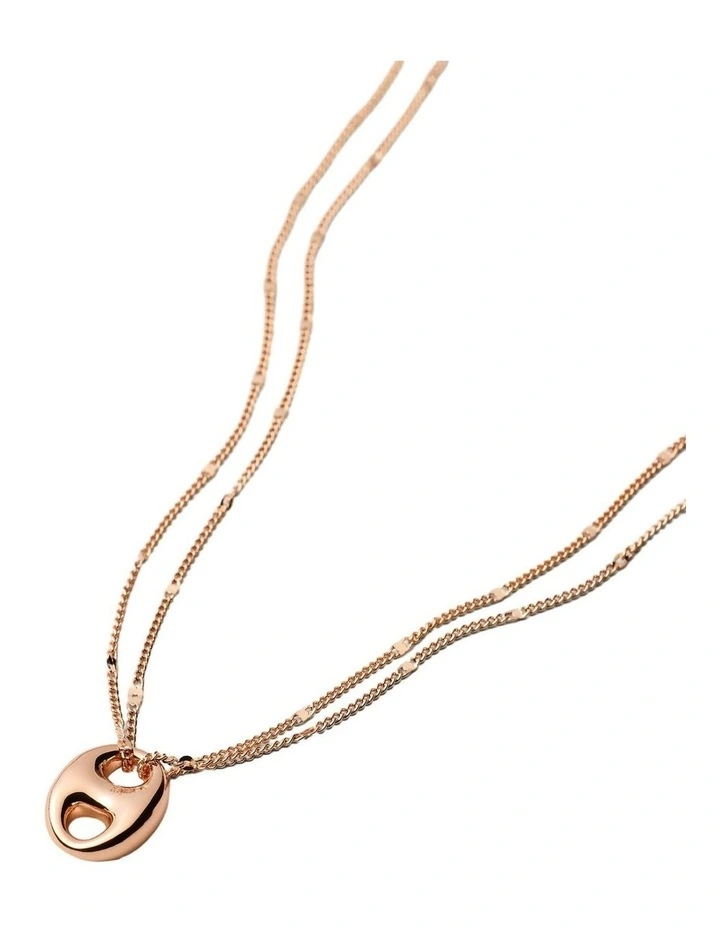 Marina Link Pendant Necklace Neck in Rose Gold image 2