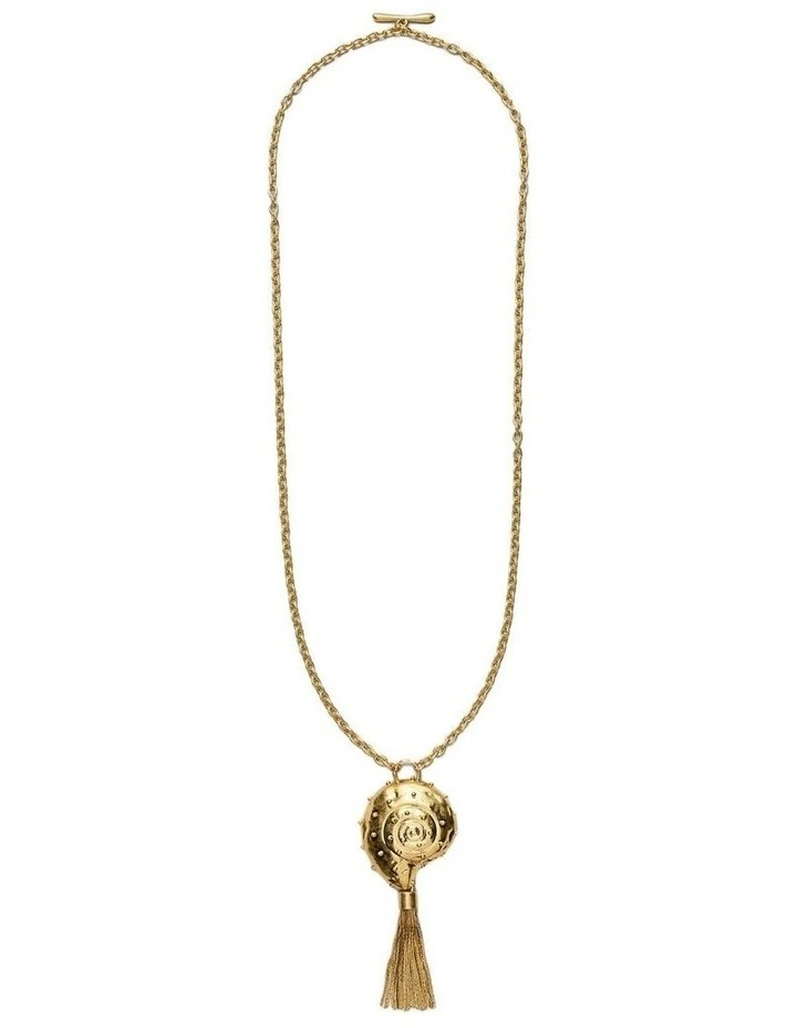 Nautilus Pendant Necklace Neck in Gold image 5