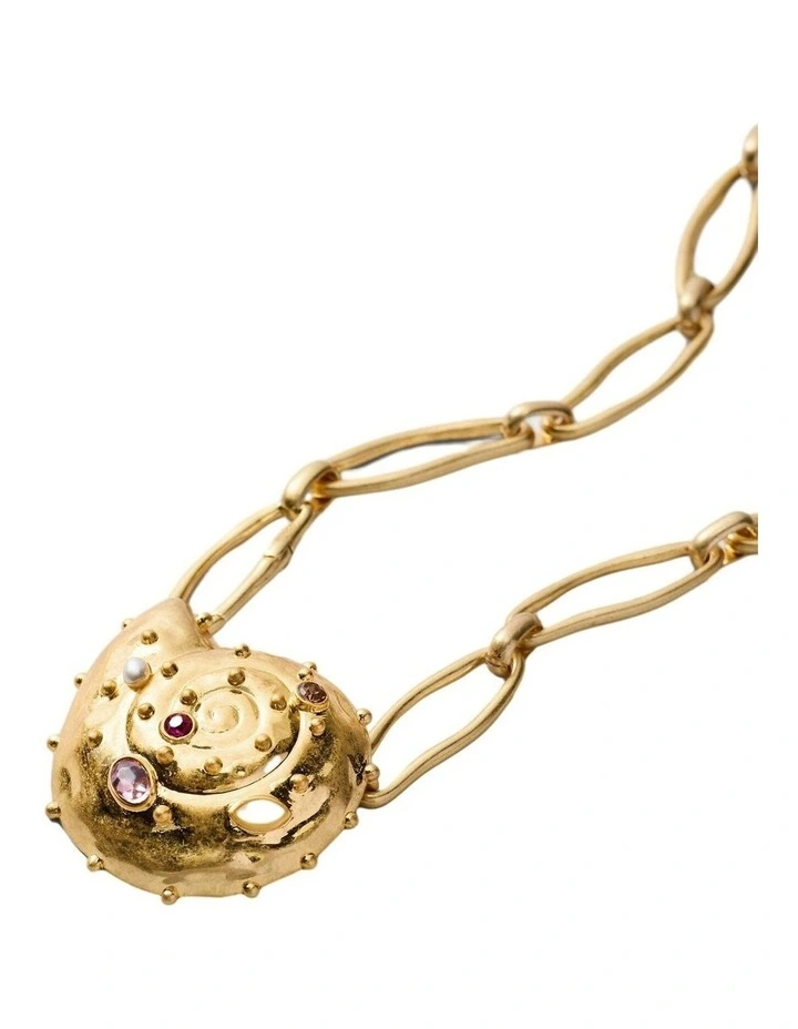 Nautilus Necklace Neck  in Gold image 4