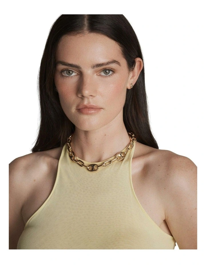 Marina Chain Necklace Neck in Gold image 2