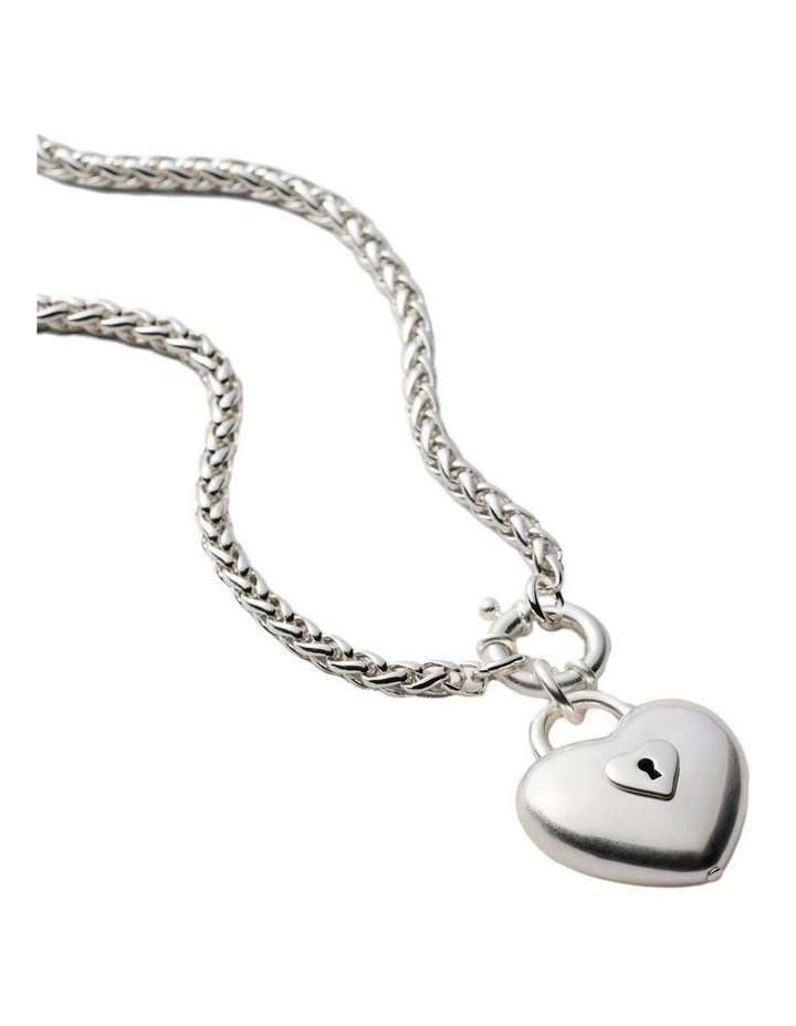 Love Bound Necklace Neck in Silver image 4