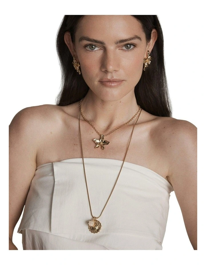 Oleander Duo Necklace Neck  in Gold image 3