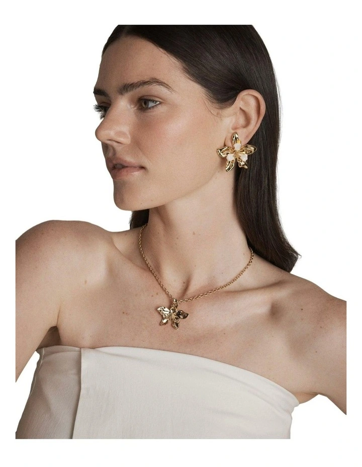 Oleander Duo Necklace Neck  in Gold image 5