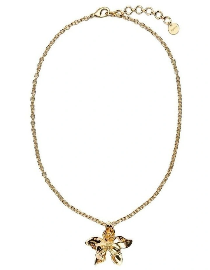 Oleander Duo Necklace Neck  in Gold image 7