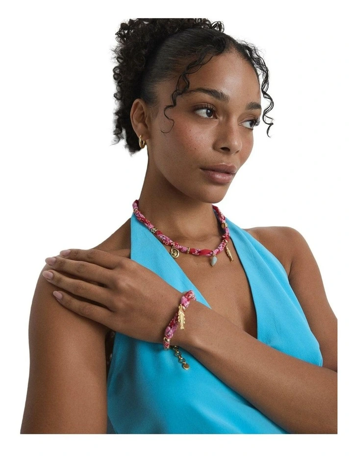 Paisora Necklace Neck in Fuchsia image 4