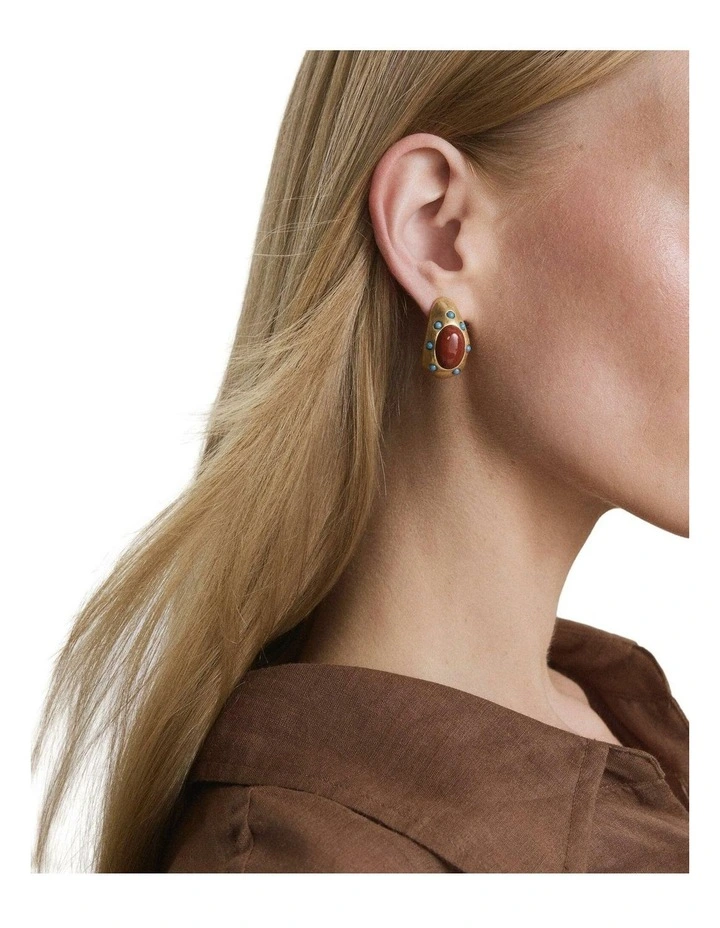 Thalina Hoop Earrings Ear in Gold image 3